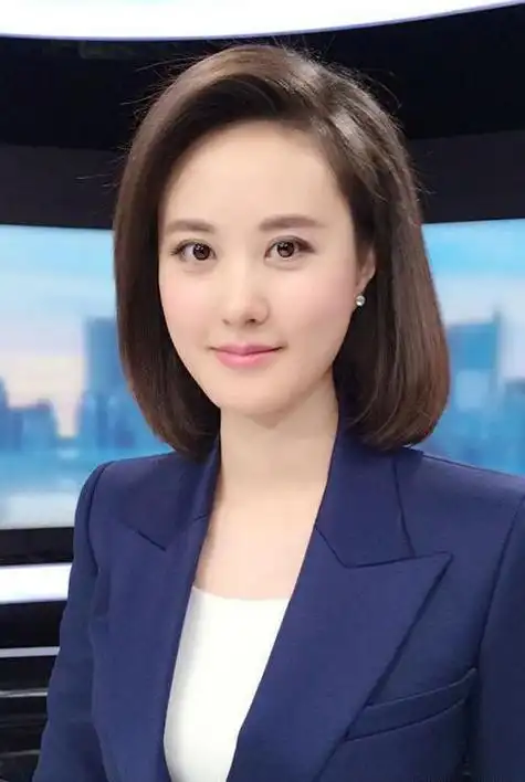 她曾是重庆最美的高考状元,如今当上央视主持人,42岁依然美丽!