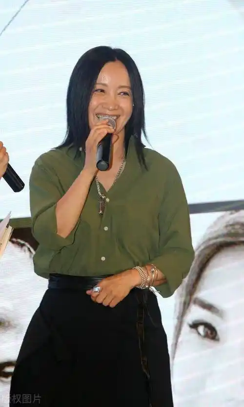 斯琴格日乐这身材,这才是尤物啊!