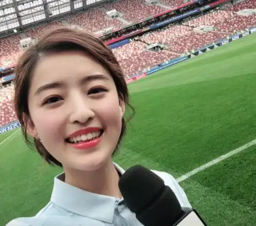 天下足球美女主持人杨茗茗(央视"最美"女主播杨茗茗,因睡过头丢掉工作