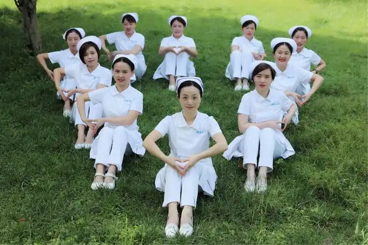 泌乐家族的护士团队