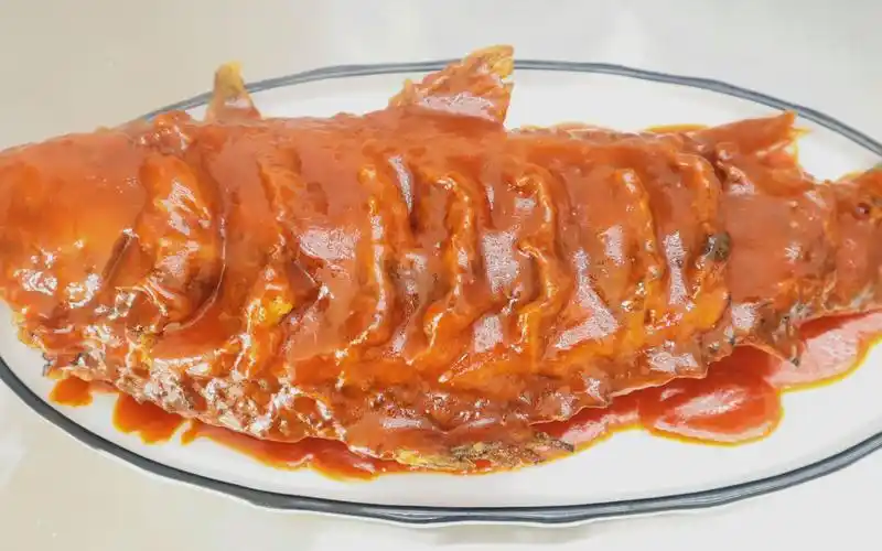 大厨教你:"糖醋鱼"的正确做法,外酥里嫩酸甜适口,先收藏了