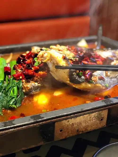 烤鱼只需28江边城外烤全鱼