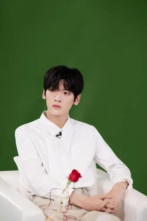 翟潇闻霸总式送口红