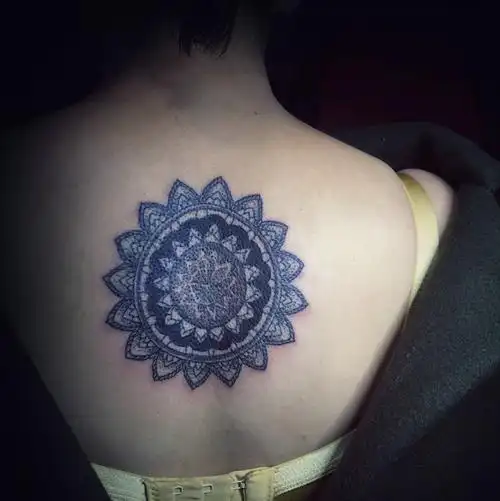 后背个性好看的梵花纹身图案