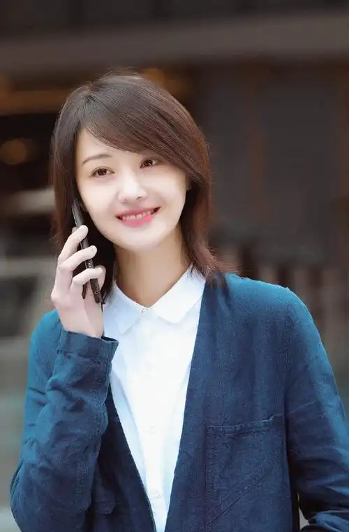 郑爽新活动再次放飞自我,穿的比流浪汉还邋遢,减肥减得都秃头了