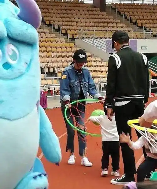 杨幂女儿"小糯米"近照曝光,简直是翻版杨幂!刘恺威父爱满满!