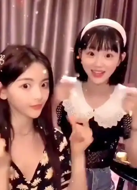 【杨超越】杨超越 杨晗 某音在线发糖!