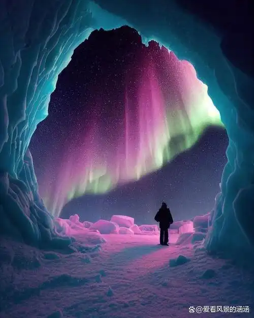 美图欣赏——令人难忘的北极极光:粉绿交织的奇观