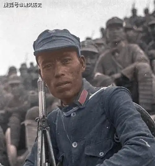 这个身体略显单薄的八路军小战士拿的也是日本三八式步枪▲年轻的