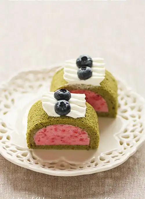抹茶草莓蛋糕卷