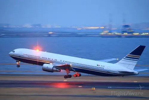 boeing 767-300 (ec-lzo)