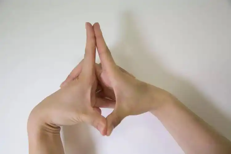 瑜伽人必看:这些常见的手印,你知道多少?