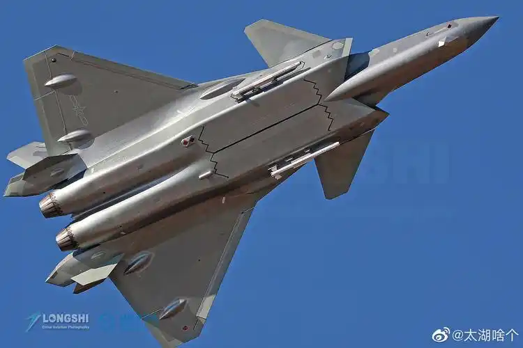 03            太湖啥个 1 / 9 歼-20威龙战斗机  0   中国传统图案