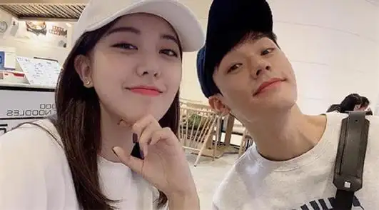 龚俊郑湫泓公布恋情是真的吗郑湫泓个人资料多高啊