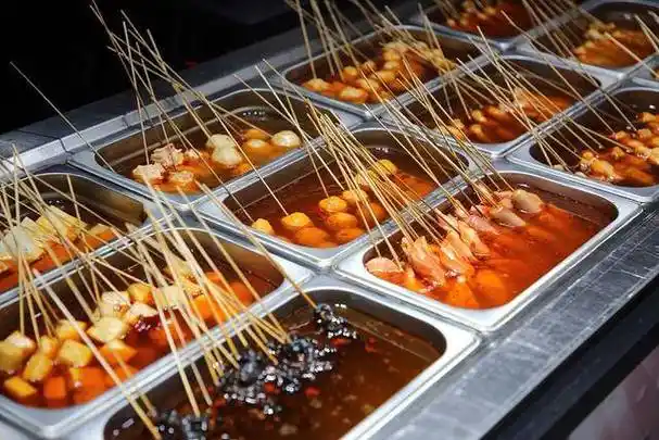 地摊经济复兴:成都增就业十万 有人摆摊3小时收入3百