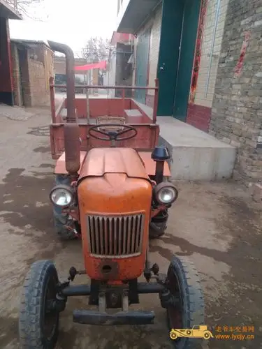 80年代老东方红拖拉机