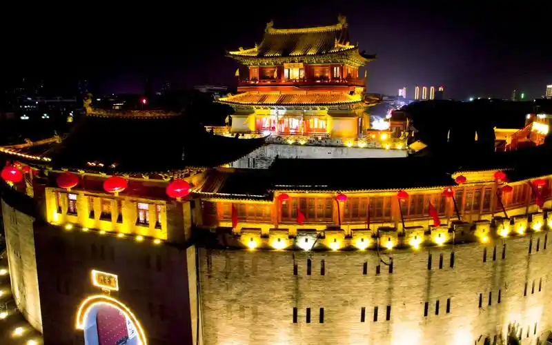 洛阳老城区的丽景门,是原先洛阳城的西门,承载了洛阳古城几百年的历史