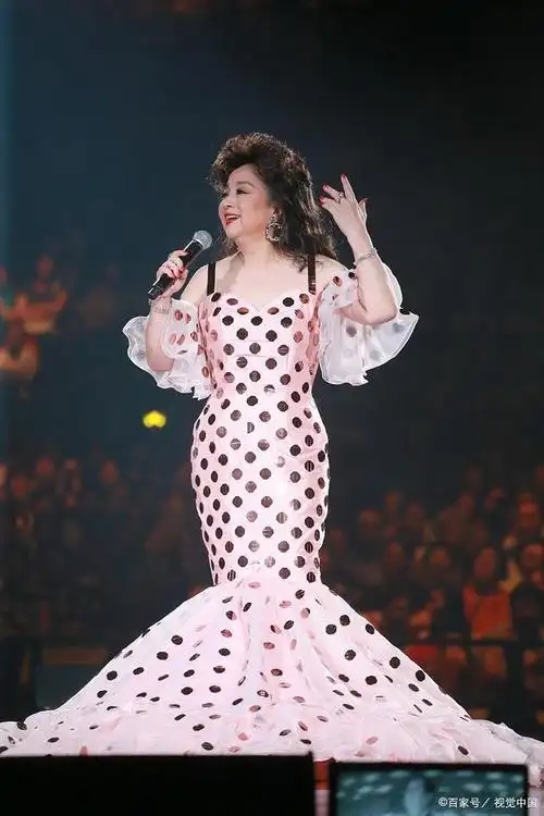 徐小凤六十年代音乐界的传奇夺冠香港之莺歌声永存人心