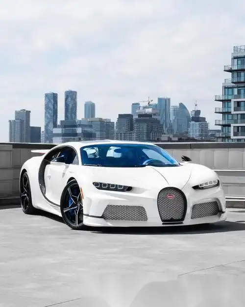 2024 布加迪 chiron super sport,它采用亮白色车漆和法国赛_有钱人的