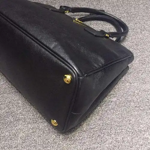 prada普拉达黑金小号杀手包