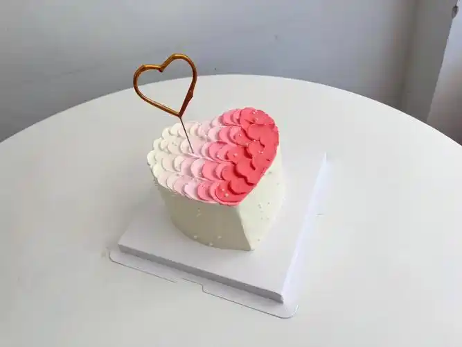登封渐变爱心蛋糕四寸蛋糕心形蛋糕