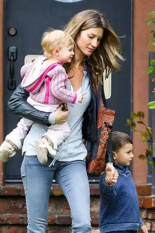 42岁的她在海边秀美照,和鲜肉教练甜蜜约会_汤姆·布雷迪_哈里_孩子