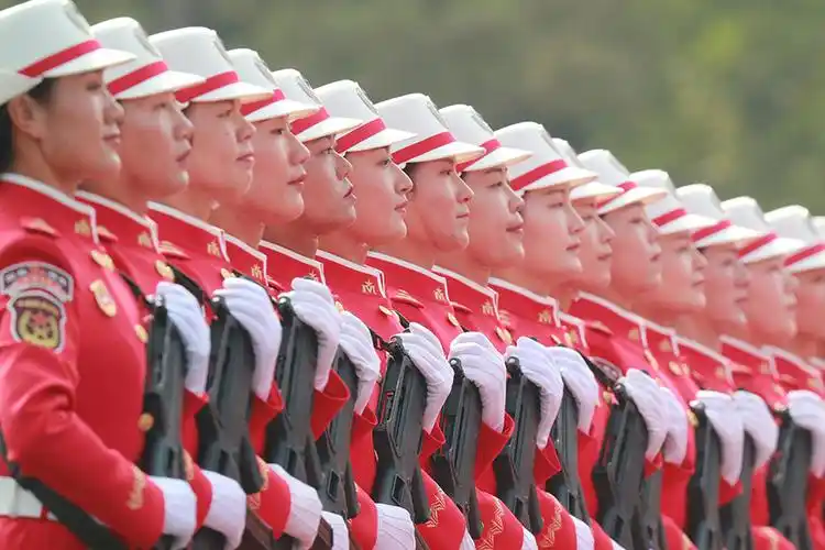 国庆图集⑤|民兵方队:"民兵之花"以飒爽英姿亮相