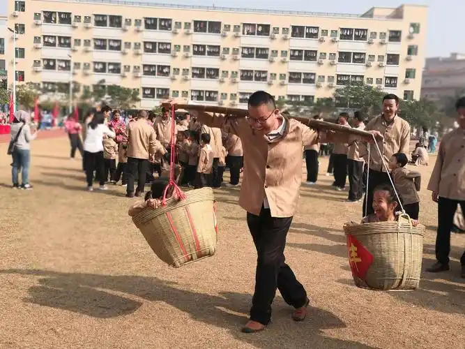 "军民大生产,劳动最光荣"