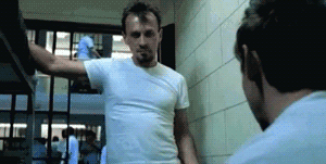 这身源于监狱的内裤外穿行头是年轻人对抗主流的自豪