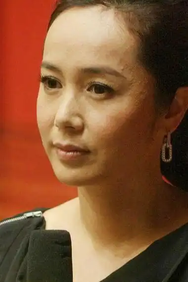 蒋雯丽厚粉难遮面部老态残样