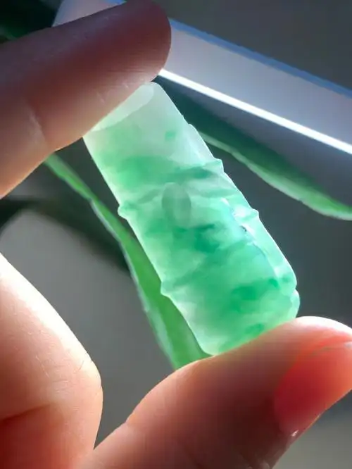 翡翠毛货手工雕刻绿竹节