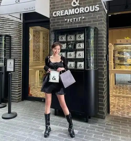 大胸女孩穿衣难get这几个穿搭小技巧显瘦又时髦