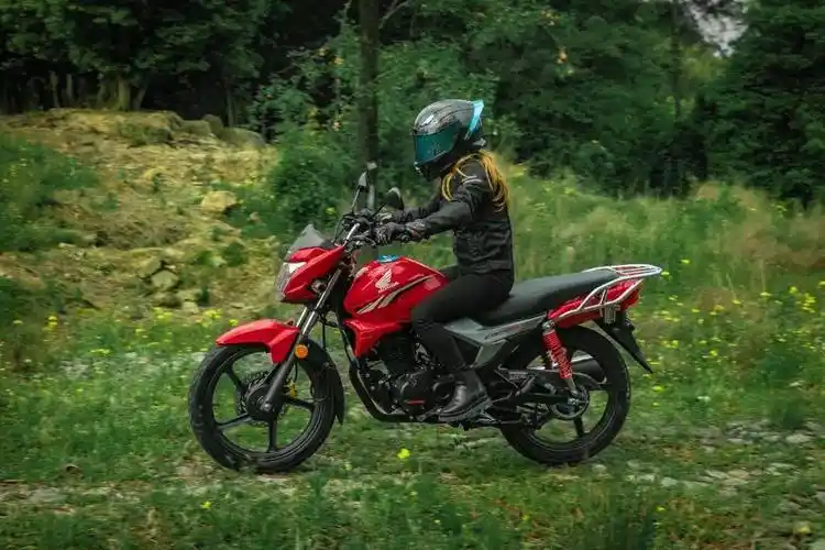 实用派典范五羊本田cb150s雄帅