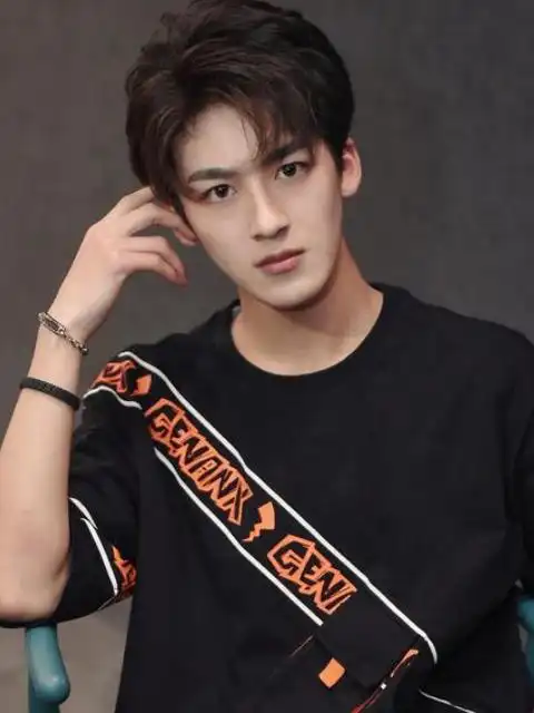 rise成员资源最好的不是周震南,不是何洛洛,而是连接3部戏的他!