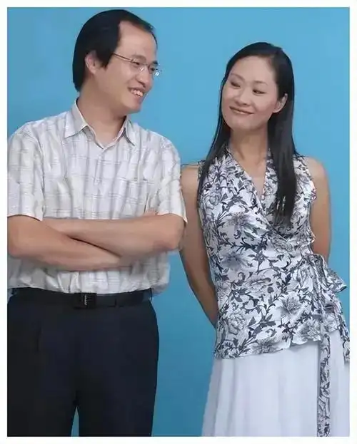 于2001年进入婚姻殿堂,据有关消息称,李年将于文华宠成了小公主,家里