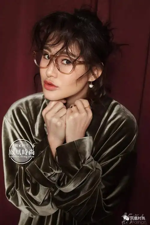 新尚人陈燃居然将时装大片后台搬到了台前吃瓜群众们都来围观了