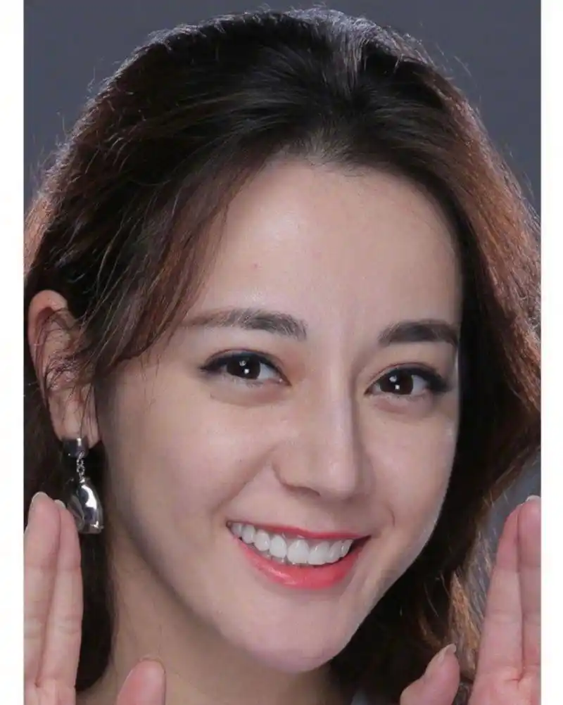 迪丽热巴未修原档生图#  这个生图绝对的怼脸拍,黑粉们有什么问题吗?