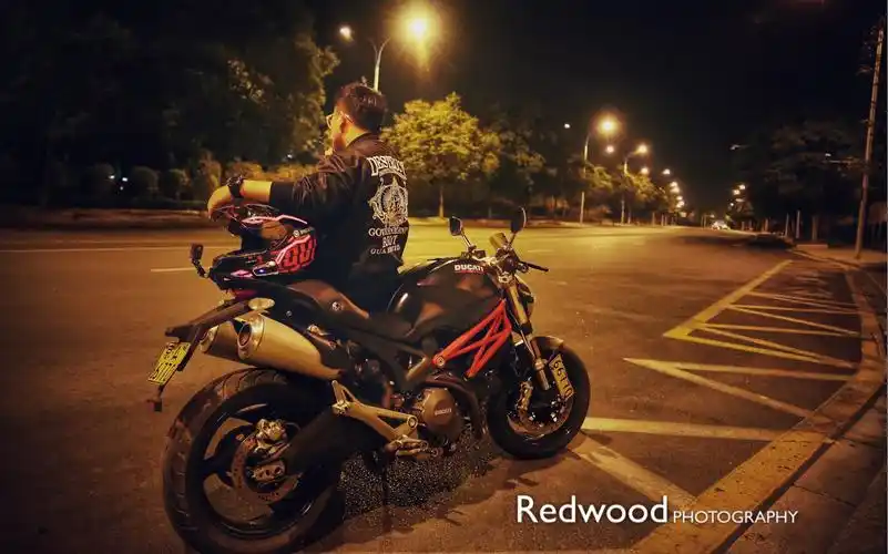 杜卡迪monster 795 夜遇鬼火少年