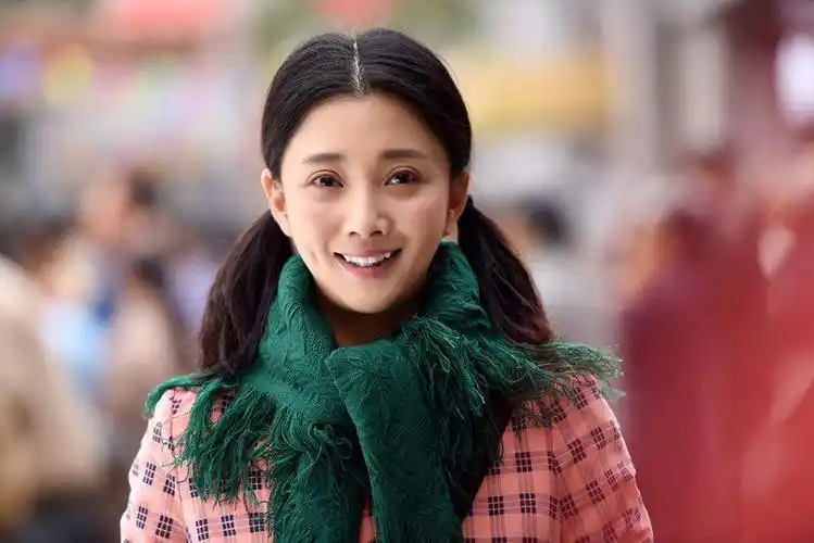 《鸡毛飞上天》殷桃剧照