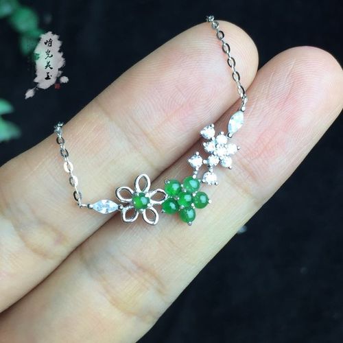 天然货翡翠玉冰种小阳绿银镶嵌梅花鉴定群镶颈饰