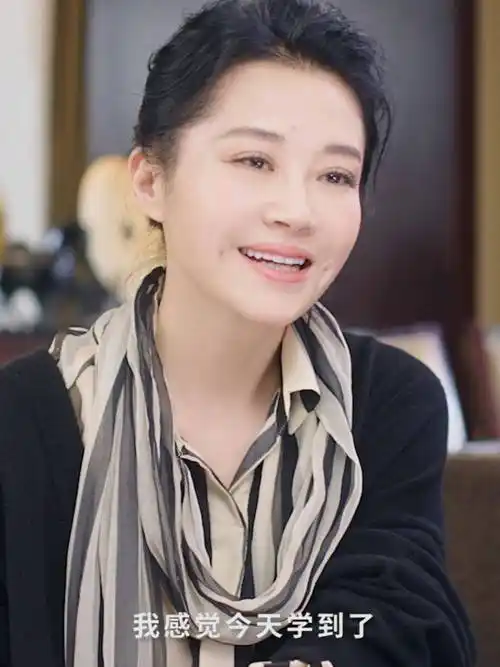 张翰华晨宇拜倒在石榴裙下,"性感女神"许晴,这个女人真不简单