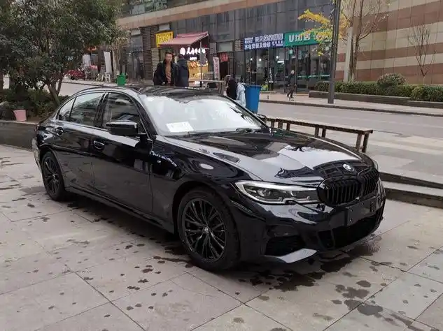 迟到的作业宝马3系325li耀夜线条舒展非常帅气