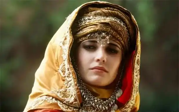 19世纪的波斯公主有多美?145人求婚,13名男子为她赴死