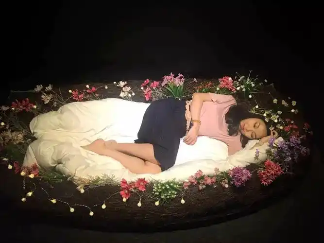 这该死的人气全南宁的美拍达人挤爆万象城滑冰场为哪般