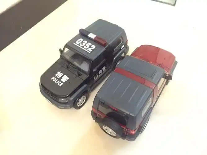 致我最爱的北京40特警红色车模