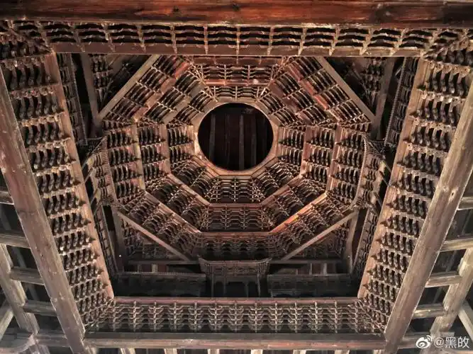 地点:山西太原05/窦大夫祠拜亭藻井善化寺大殿虽然建于辽代,但是并没