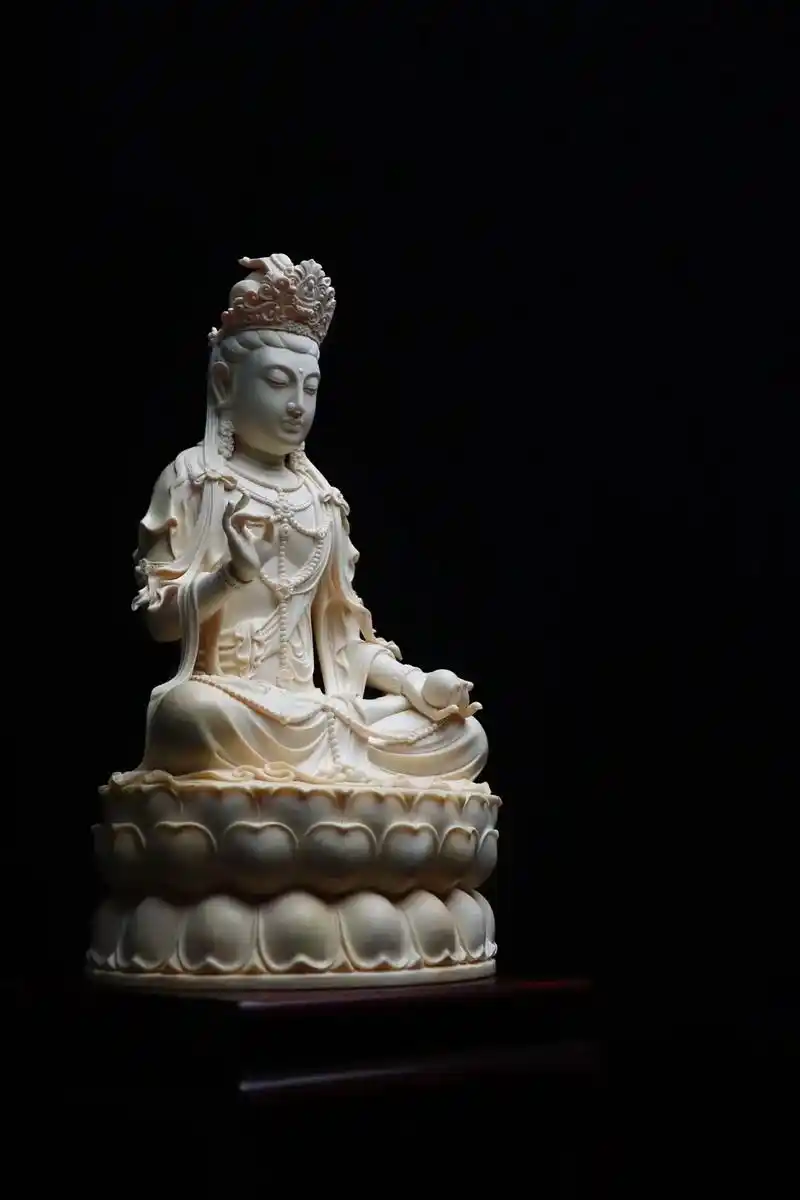 猛犸观音菩萨.持珠观音|猛犸  菩萨头束高髻,戴化佛冠,项饰 - 抖音
