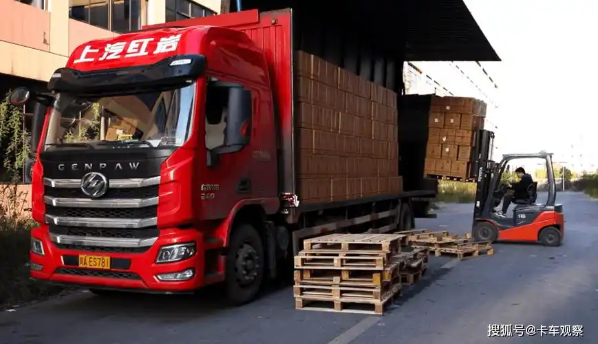 卡车网红变形记 ——开载货车给五粮液拉一周货是什么体验_小敏_红岩