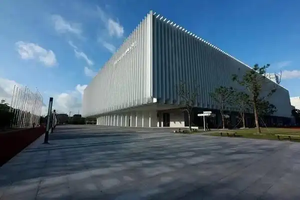 这就是宝山市民的一站式体育乐园——宝山体育中心.