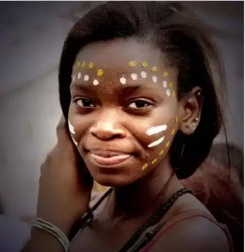 黑色吸热,非洲人岂不是很怕热,为什么还要进化成黑色皮肤呢?